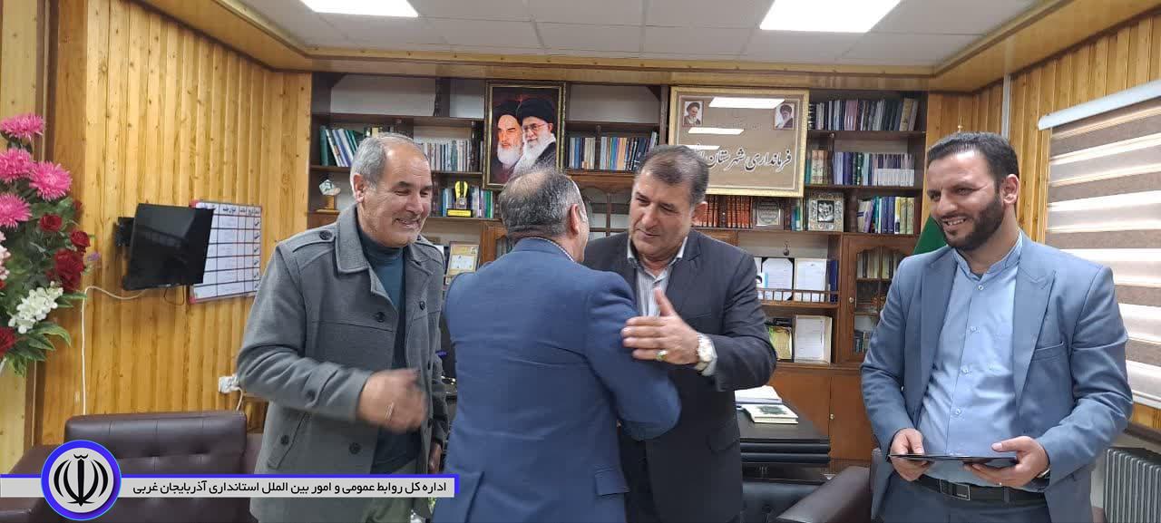 گزارش تصویری تجلیل فرماندار شهرستان اشنویه از هیأت اجرایی و نظارت انتخابات 11 اسفند ماه