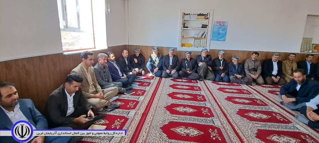 درقالب چهارشنبه ها توسعه پایدار روستایی دیدار فرماندار با مردم روستای دوستک