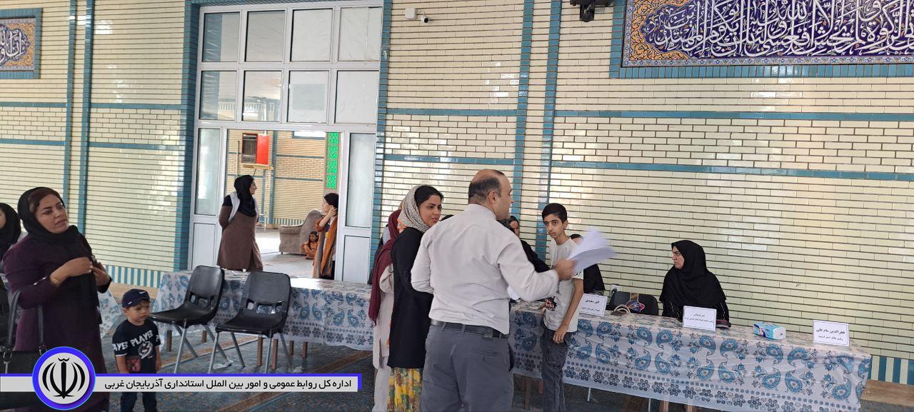 تصاویر میز خدمت اداره بهزیستی اشنویه به جامعه هدف