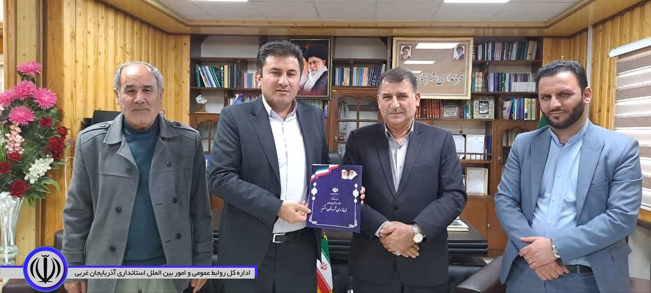 گزارش تصویری تجلیل فرماندار شهرستان اشنویه از هیأت اجرایی و نظارت انتخابات 11 اسفند ماه