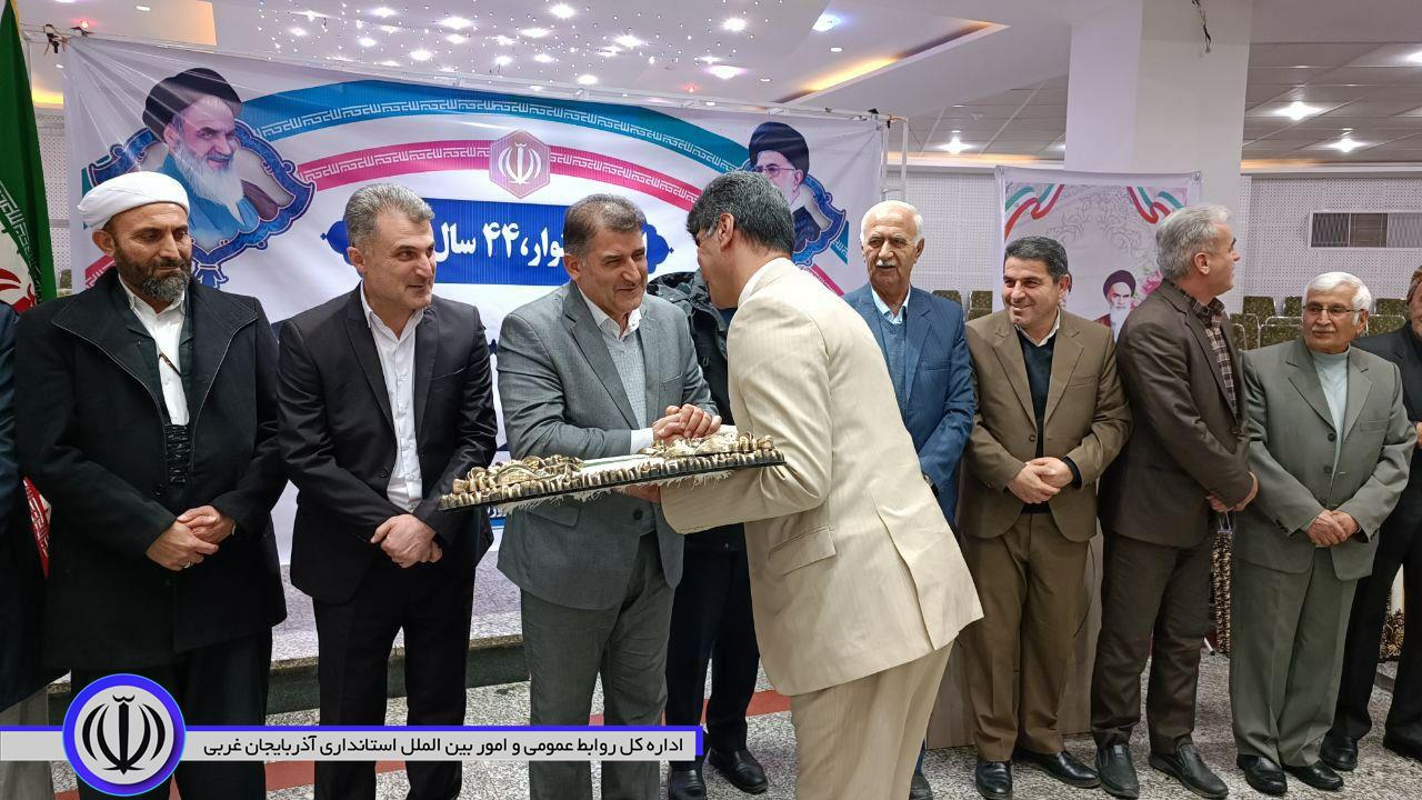 مراسم تجلیل از بازنشستگان و پیشکسوتان فرهنگی آموزش و پرورش شهرستان اشنویه