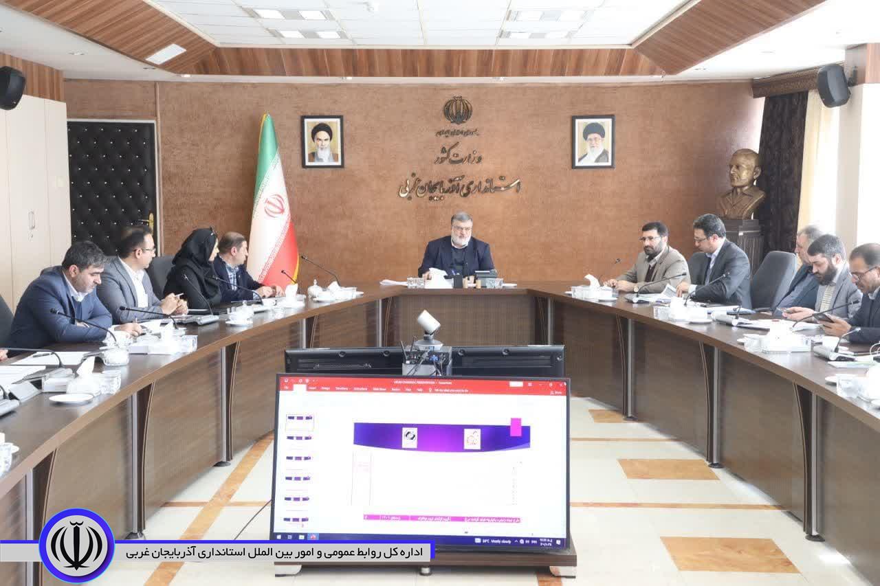 دیدار استاندار آذربایجانغربی با سرمایه گذار فعال در حوزه صنعت مرغداری + تصاویر