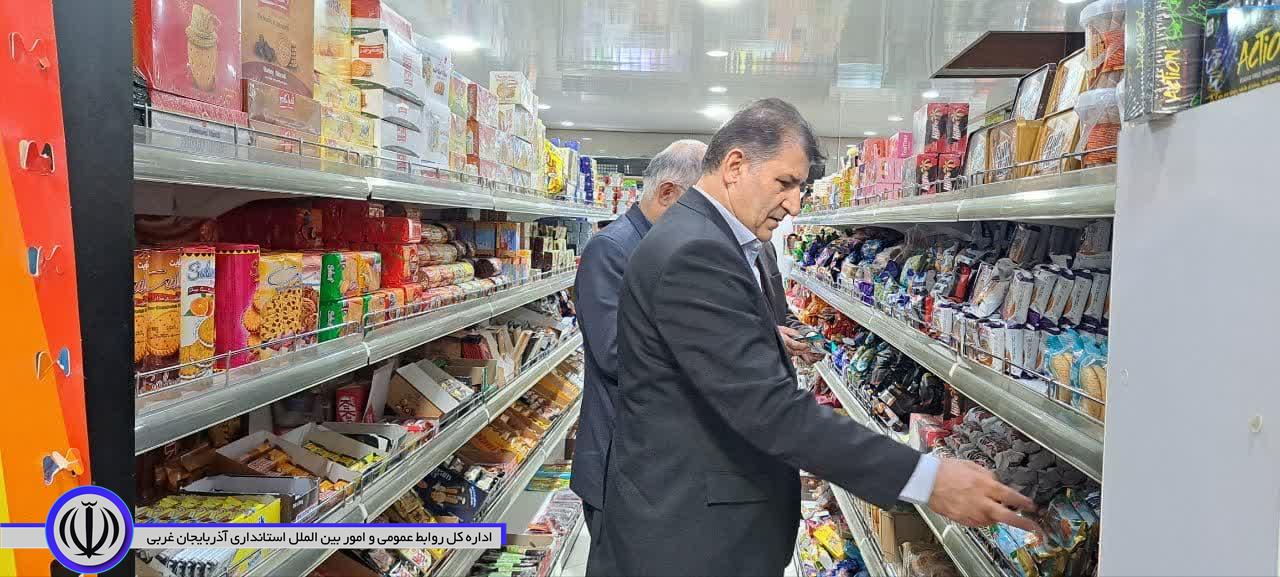 ازدید سید علی ترابی فرماندار شهرستان اشنویه و اعضای ستاد تنظیم بازار از فروشگاه ها و واحدهای صنفی در قالب طرح نظارت نوروزی