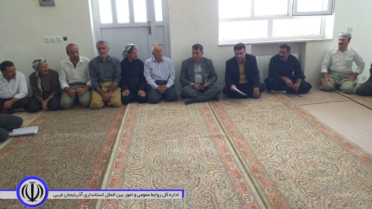بازدید فرماندار از روستای بیمضرته
