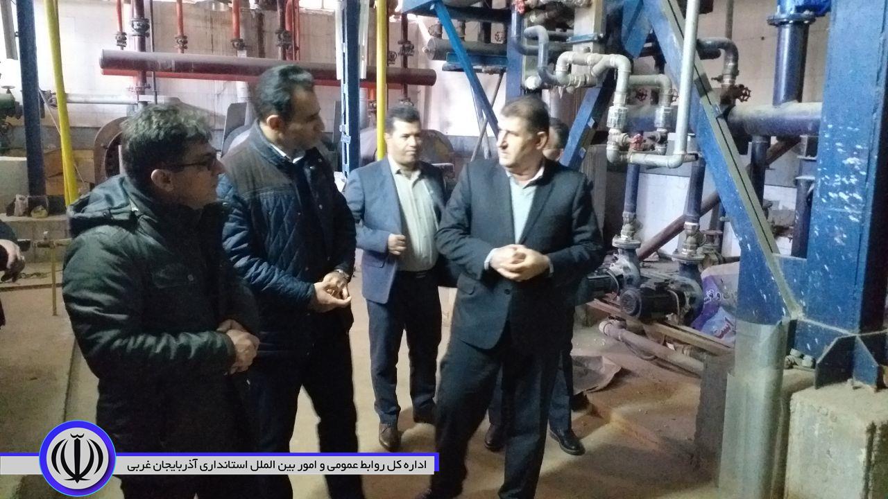 بازدید فرماندار بهمراه مدیرکل ورزش و جوانان از استخر سرپوشیده