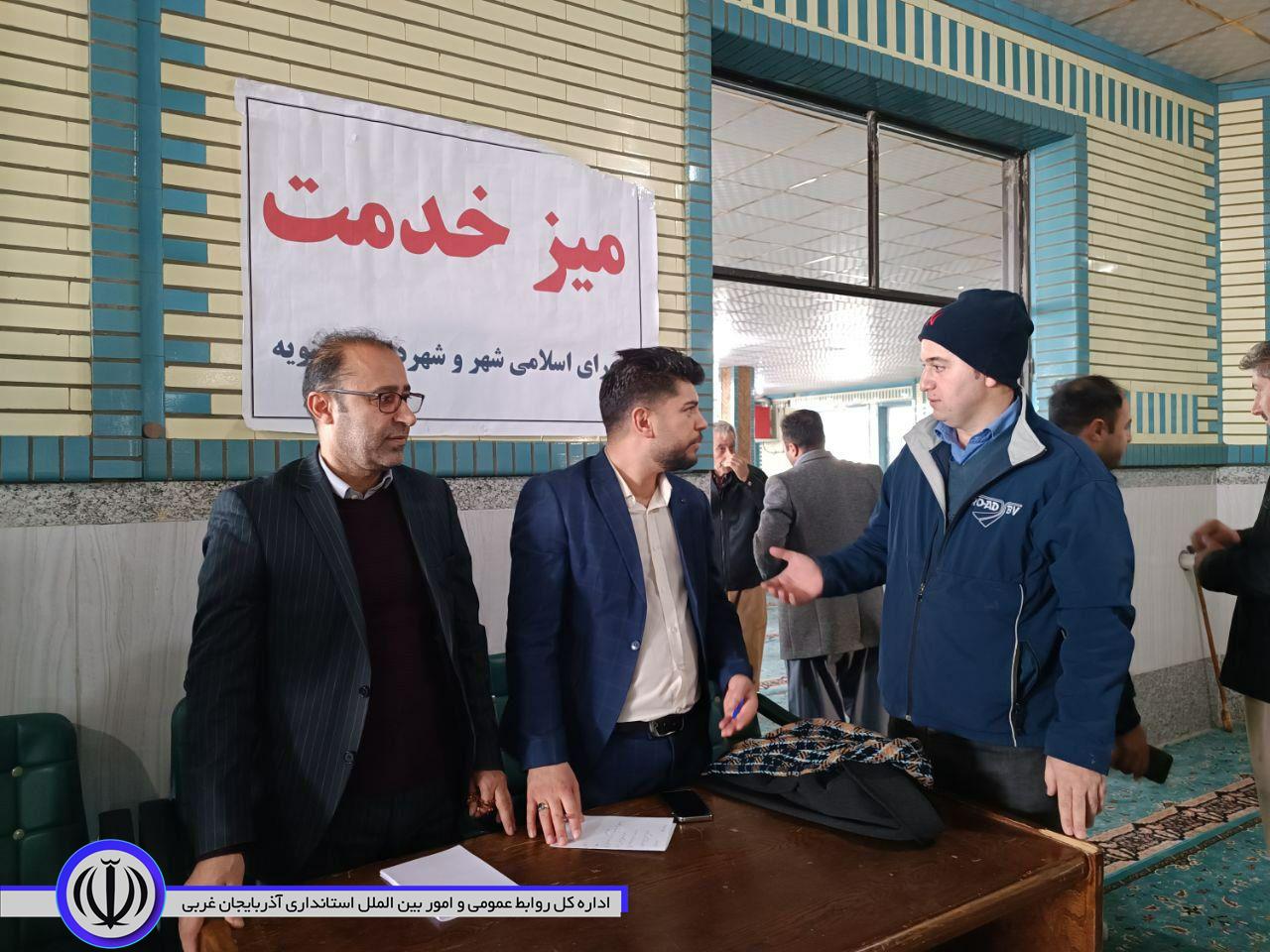 بازدید فرماندار از میز ارتباطات مردمی در نماز جمعه اشنویه