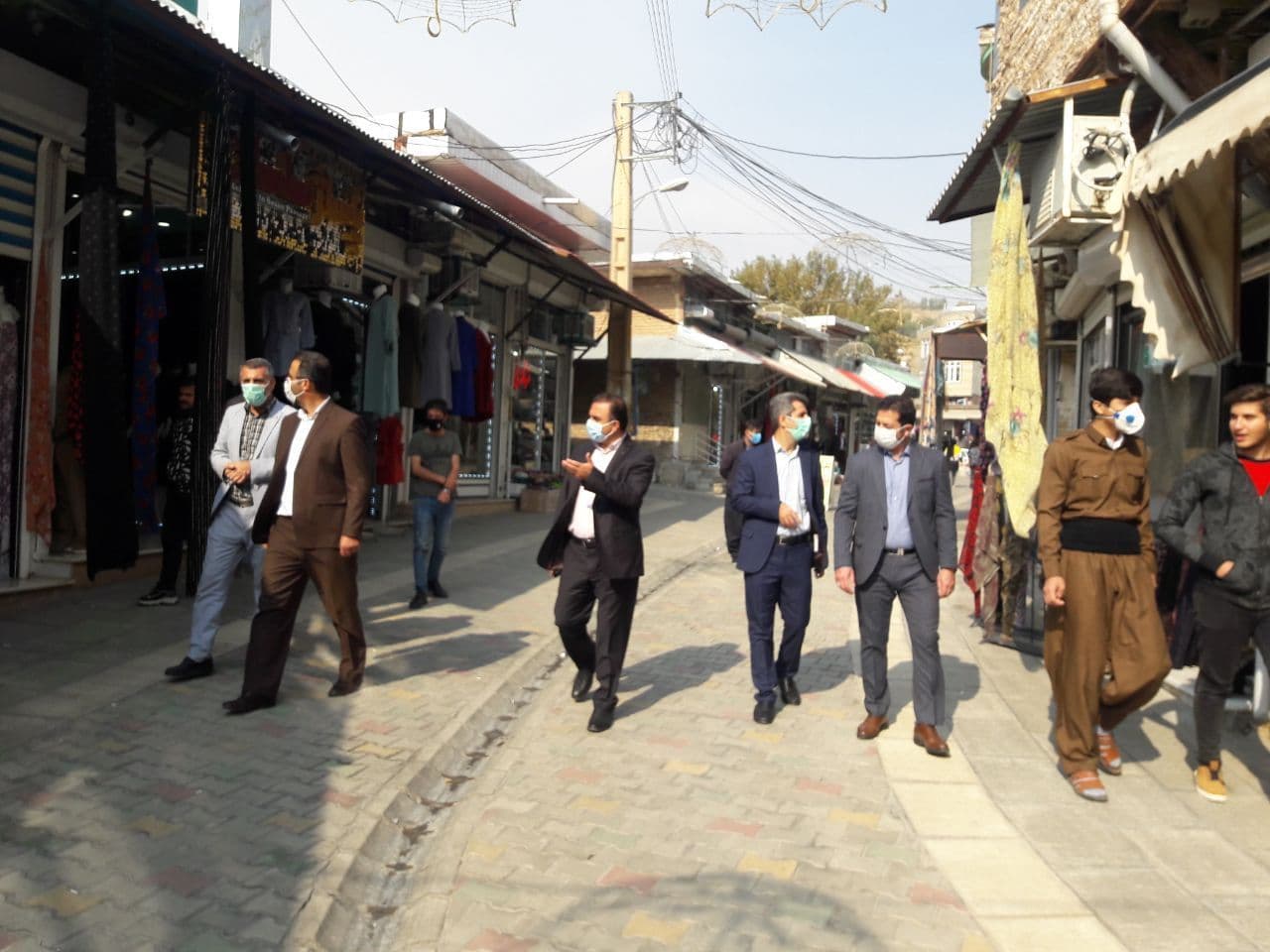 بازدید دکتر تمری معاون محترم سیاسی، امنیتی و اجتماعی فرمانداری بهمراه دکتر زرزا مدیریت محترم شبکه بهداشت و درمان و حاج رئوف سلطانی رئیس اتاق اصناف اشنویه از اصناف و بازاریان در خصوص رعایت پروتکل های ب