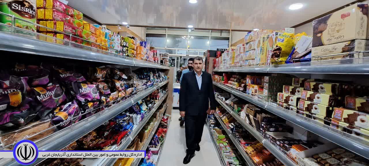 ازدید سید علی ترابی فرماندار شهرستان اشنویه و اعضای ستاد تنظیم بازار از فروشگاه ها و واحدهای صنفی در قالب طرح نظارت نوروزی