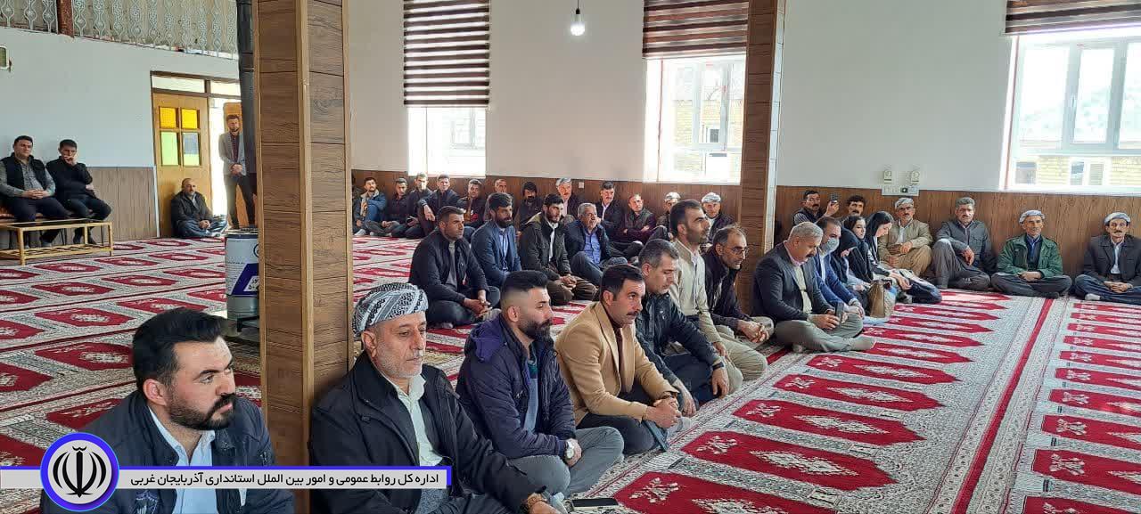 درقالب چهارشنبه ها توسعه پایدار روستایی دیدار فرماندار با مردم روستای دوستک