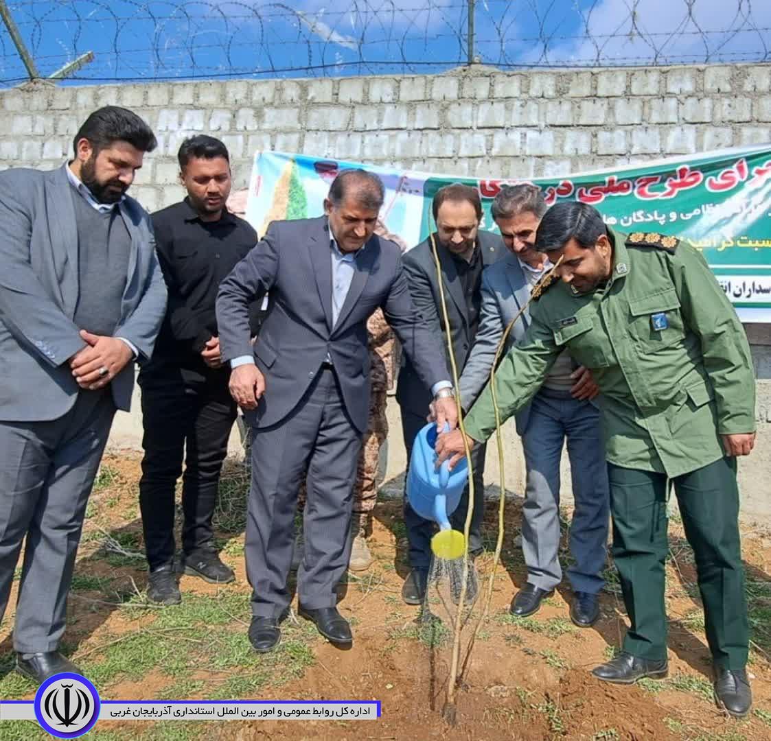 گزارش تصویری نهالکاری بمناسبت روز درختکاری با حضور سید علی ترابی فرماندار شهرستان اشنویه