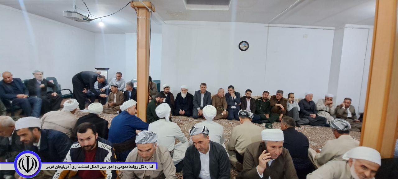 همایش علما و روحانیون شهرستان اشنویه با حضور فرماندار این شهرستان برگزار شد.