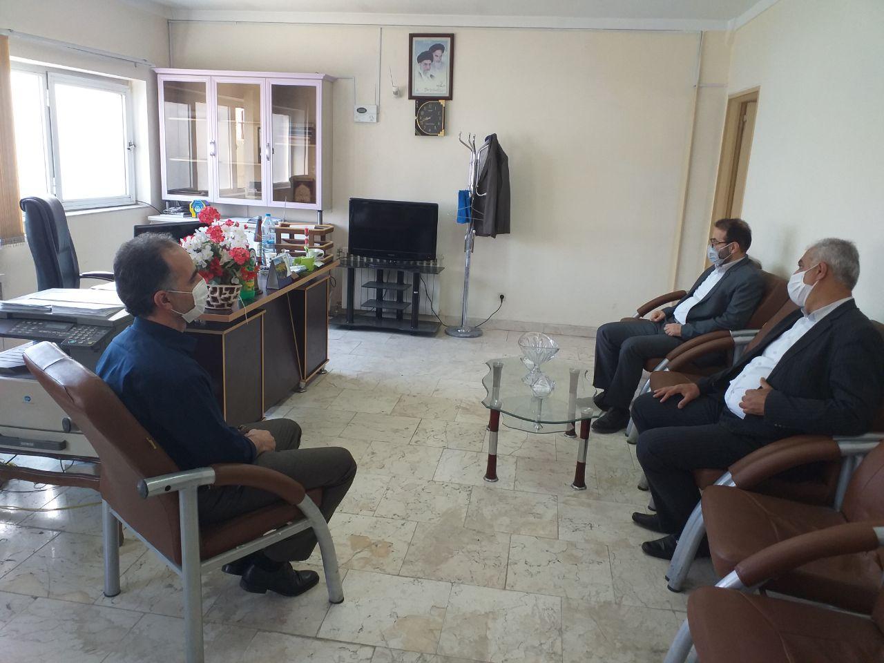 بازدید فرماندار محترم از ادارات در راستای گام دوم فاصله گذاری اجتماعی در پیشگیری از بیماری کووید _19