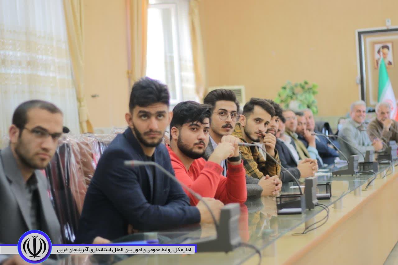 نشست هم اندیشی دانشجویان و تشکل های مردم نهاد با سید علی ترابی فرماندار شهرستان اشنویه