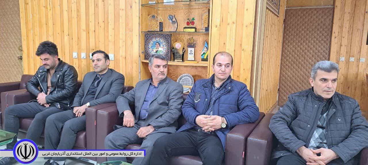 دیدار رییس و کارکنان کمیته امداد امام خمینی(ره) شهرستان با سید علی ترابی فرماندار شهرستان اشنویه بمناسبت سالگرد تاسیس کمیته امداد و آغاز هفته احسان و نیکوکاری
