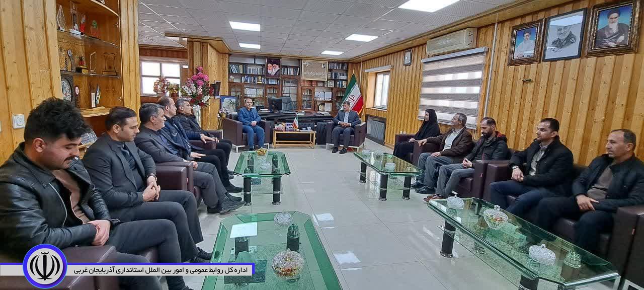 دیدار رییس و کارکنان کمیته امداد امام خمینی(ره) شهرستان با سید علی ترابی فرماندار شهرستان اشنویه بمناسبت سالگرد تاسیس کمیته امداد و آغاز هفته احسان و نیکوکاری