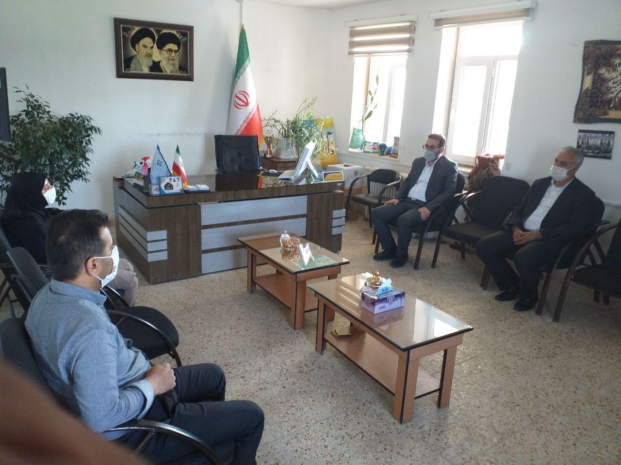 بازدید فرماندار محترم از ادارات در راستای گام دوم فاصله گذاری اجتماعی در پیشگیری از بیماری کووید _19