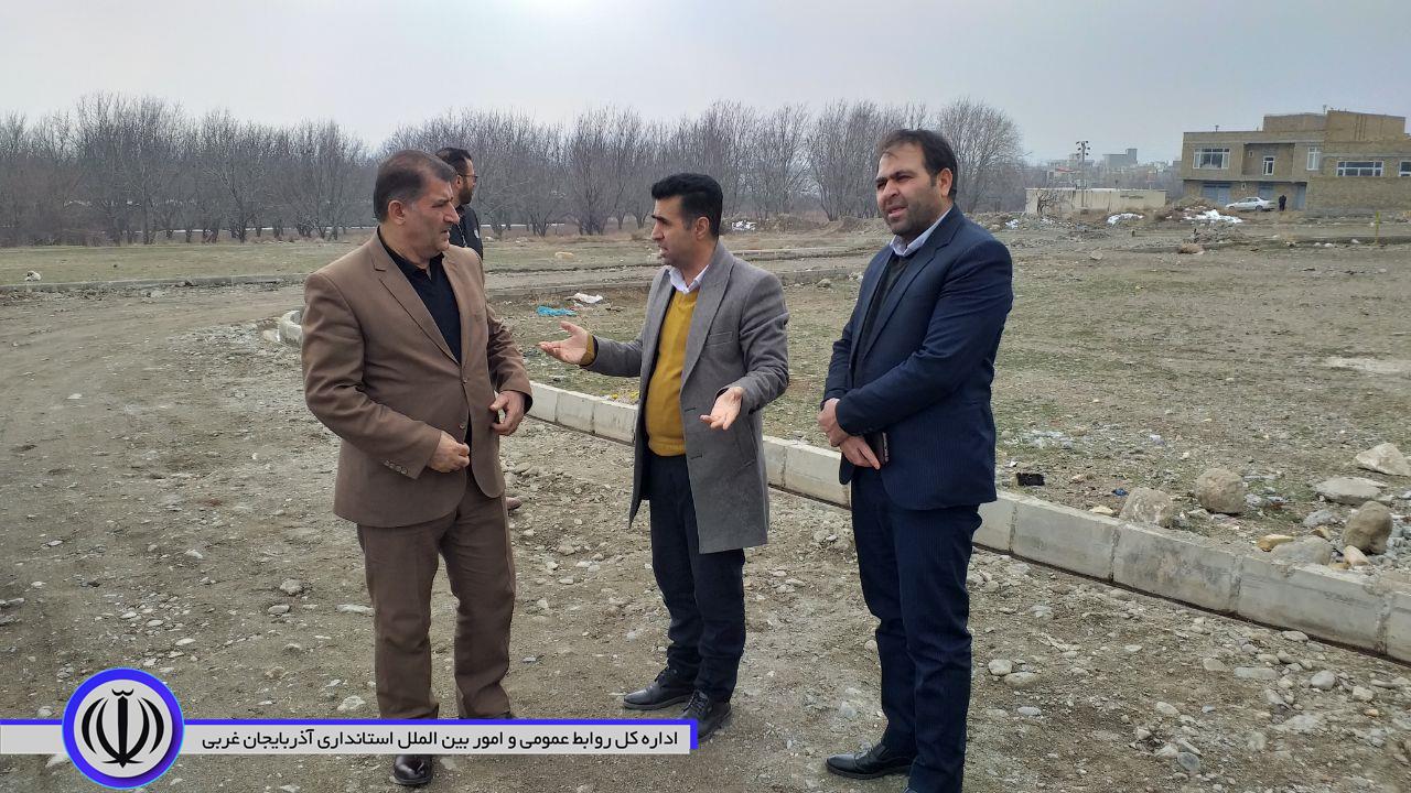 بازدید فرماندار اشنویه از مشکل برق رسانی زمین های مسکونی پاشایی