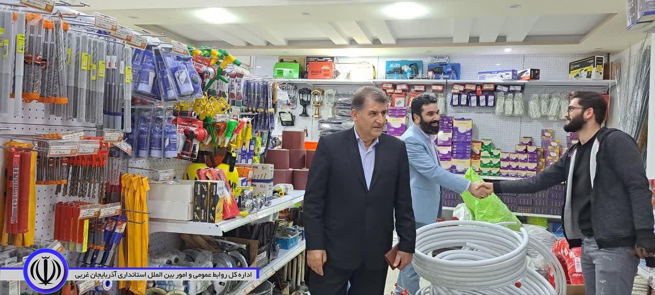 ازدید سید علی ترابی فرماندار شهرستان اشنویه و اعضای ستاد تنظیم بازار از فروشگاه ها و واحدهای صنفی در قالب طرح نظارت نوروزی