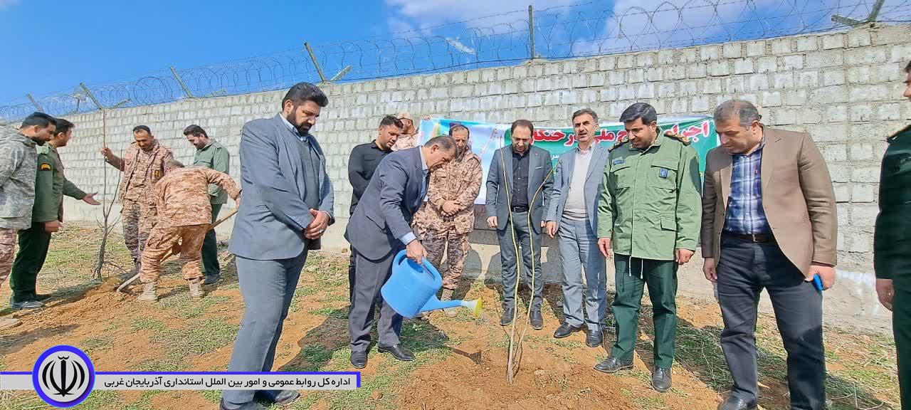 گزارش تصویری نهالکاری بمناسبت روز درختکاری با حضور سید علی ترابی فرماندار شهرستان اشنویه