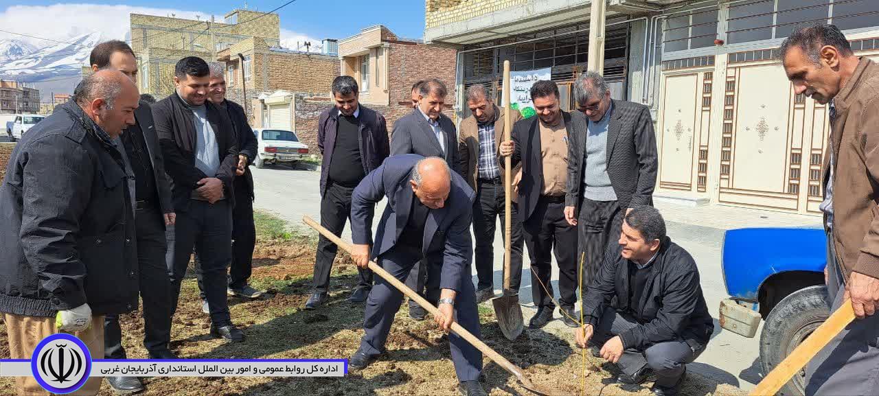 گزارش تصویری نهالکاری بمناسبت روز درختکاری با حضور سید علی ترابی فرماندار شهرستان اشنویه