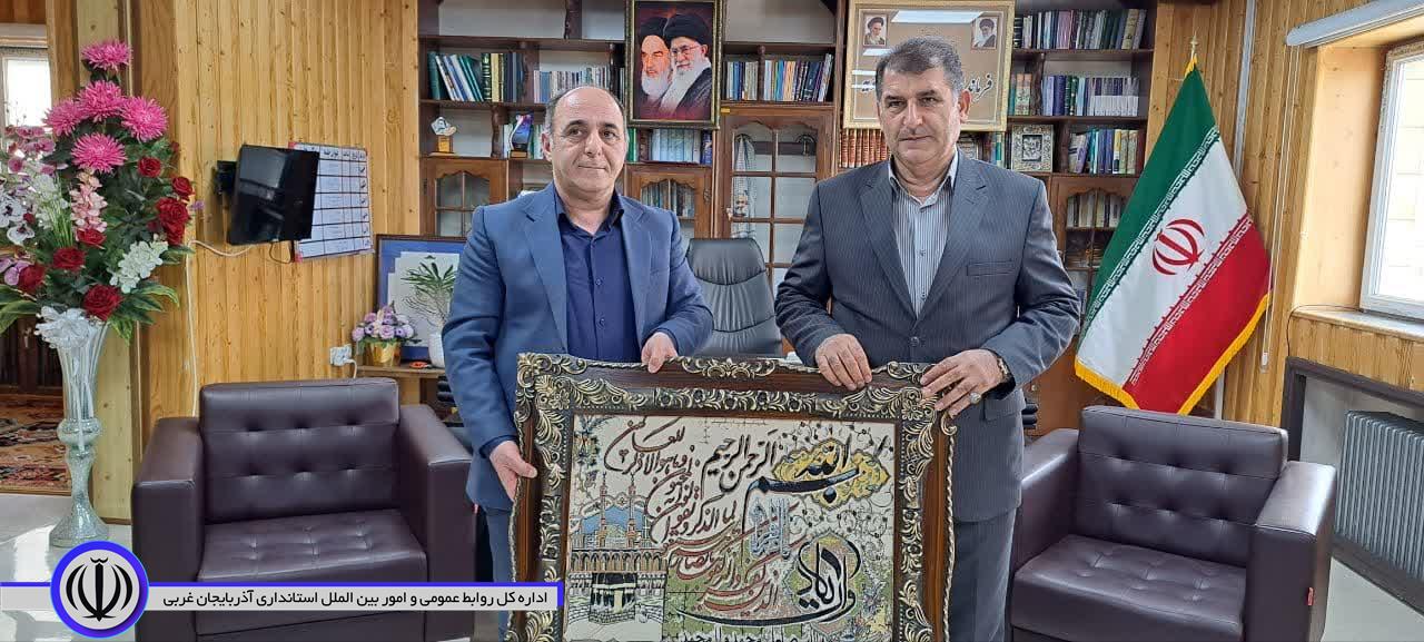 دیدار رییس و کارکنان کمیته امداد امام خمینی(ره) شهرستان با سید علی ترابی فرماندار شهرستان اشنویه بمناسبت سالگرد تاسیس کمیته امداد و آغاز هفته احسان و نیکوکاری
