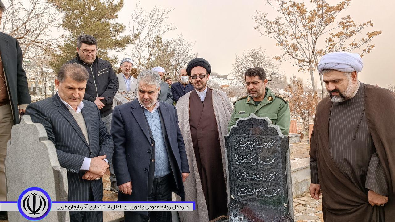 غبار روبی و عطرافشانی مزار شهدا