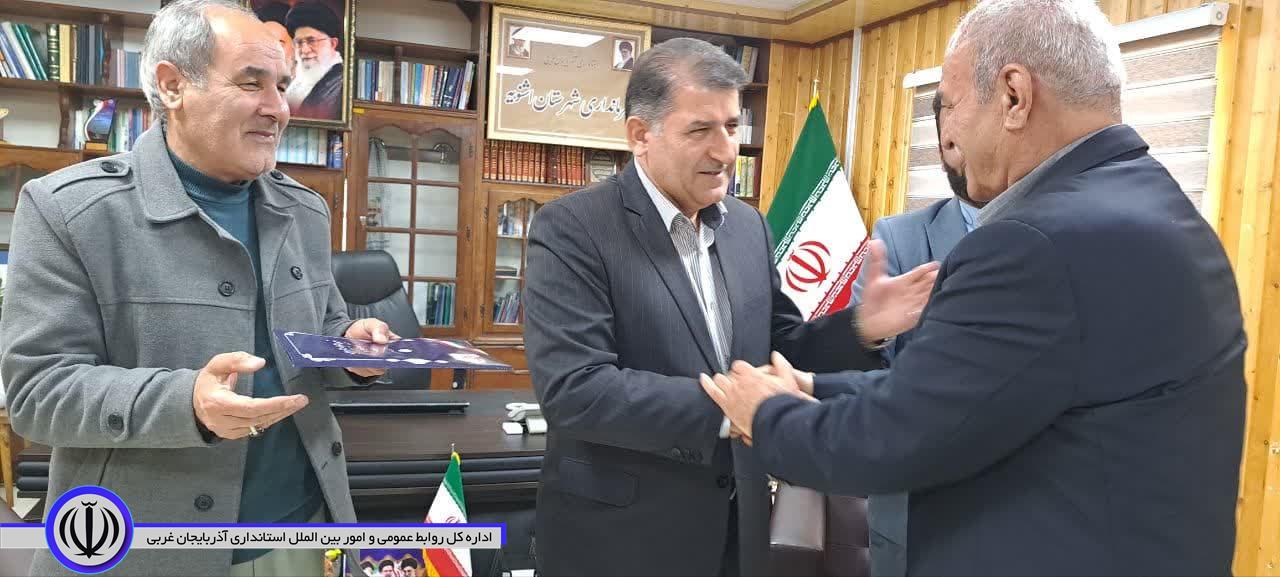 گزارش تصویری تجلیل فرماندار شهرستان اشنویه از هیأت اجرایی و نظارت انتخابات 11 اسفند ماه