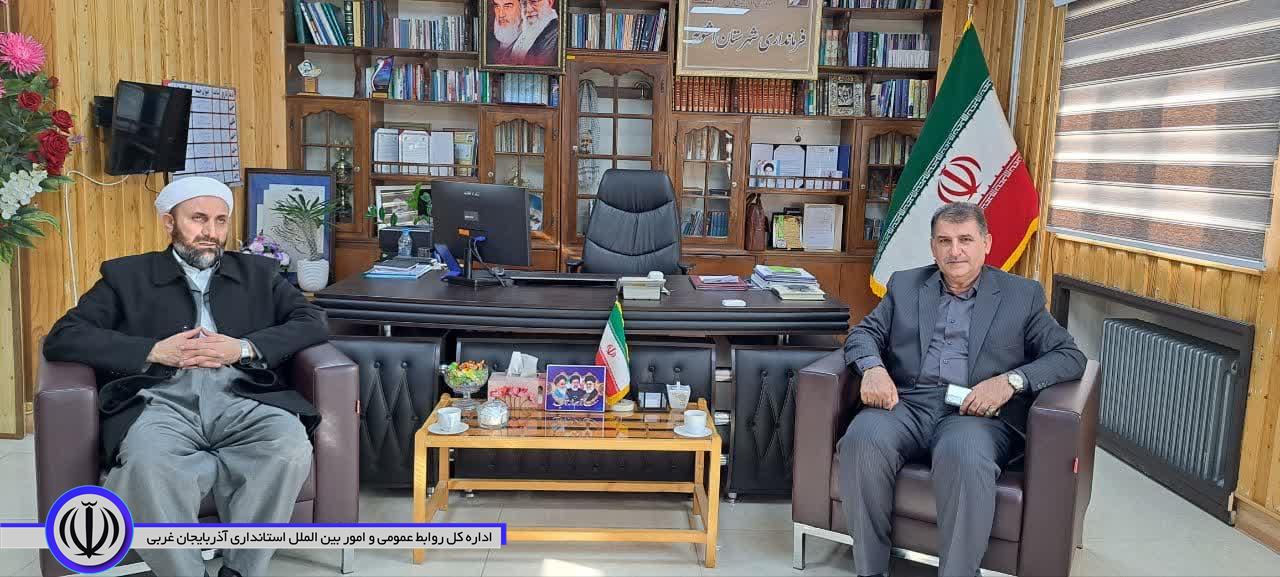 امام جمعه ،فرمانده سپاه وروسای ادارت شهرستان اشنویه در دیدار با فرماندار اشنویه انتخاب ایشان را عنوان فرماندار ومدیر برتر استان تبریک گفتند